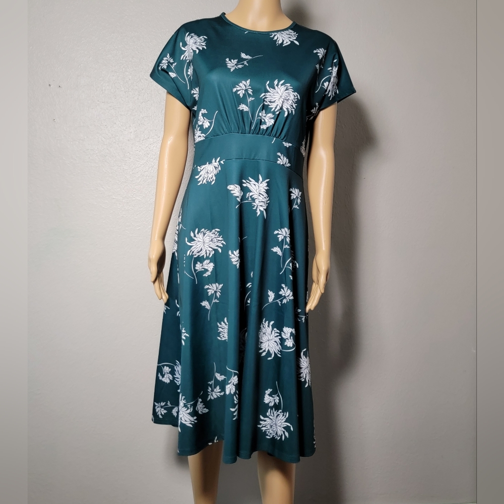 Women's Size XL HOMEYEE Teal Dress with White Floral Pattern